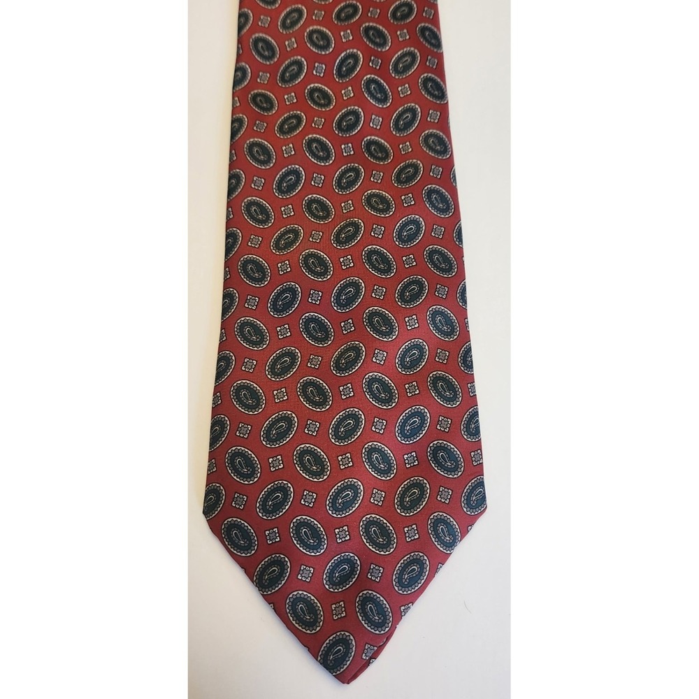 Essex Row men's necktie Red‎ w/paisley print polyester